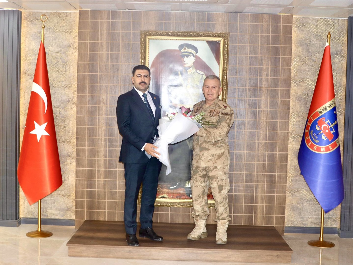 GENEL BAŞKANIMIZ OSMAN KAYA DÖRTYOL JANDARMA TUGAY KOMUTANI NEJDET KARACA’YI ZİYARETTE BULUNDU.